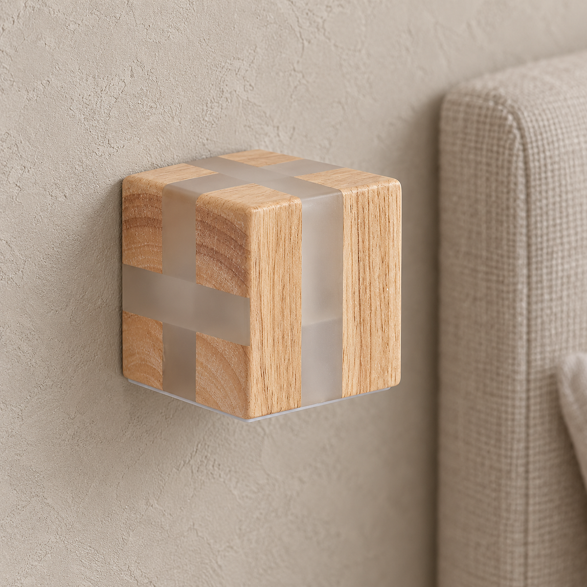 Tavimero led wall sconce close up of its pale grain finish crossed by milky bands